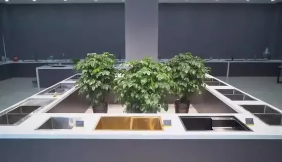 Nicchia doccia con ripiano singolo in acciaio inox nero con montaggio a parete